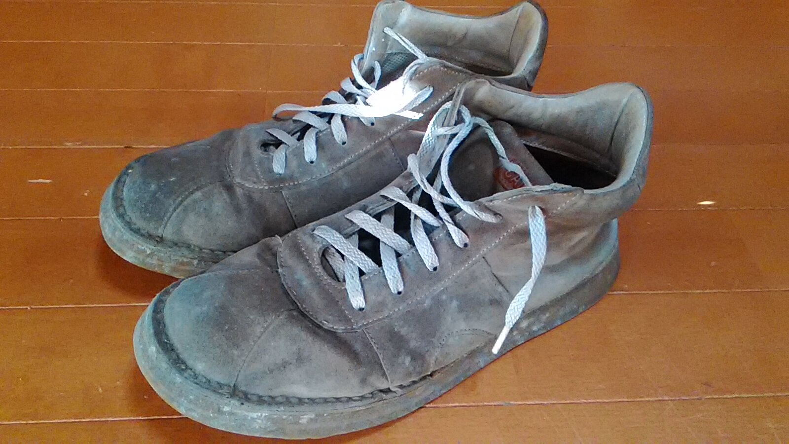 カンペールのカビ取り＆丸洗いの靴修理