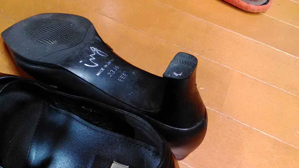 レディースシューズのヒールの革めくれ補修＆トップリフト交換の靴修理