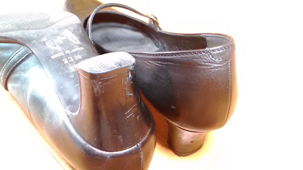 レディースシューズのヒールの革めくれ補修＆トップリフト交換の靴修理
