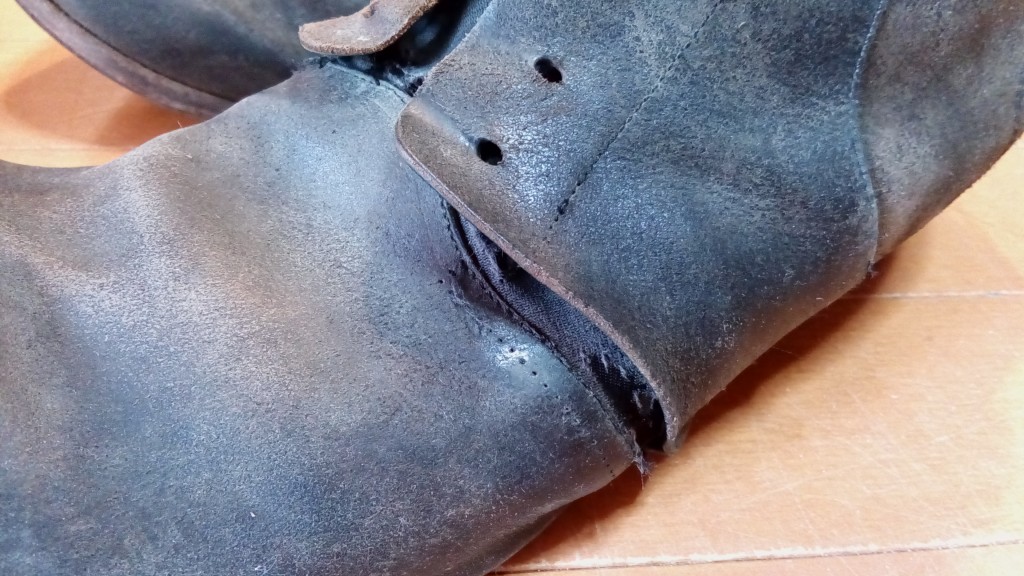メンズブーツのオールソール＆ファスナー交換＆羽根部分の補修の靴修理