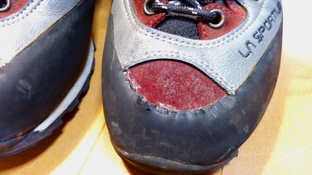登山靴のつま先部分のポイントストレッチ＆つま先ゴム補修の靴修理