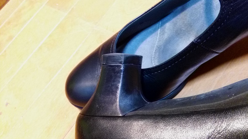 靴修理品95：パンプスのヒールの革めくれ補修の靴修理