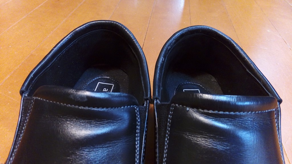 靴修理品106：女性用ウォーキングシューズの履き口の靴修理