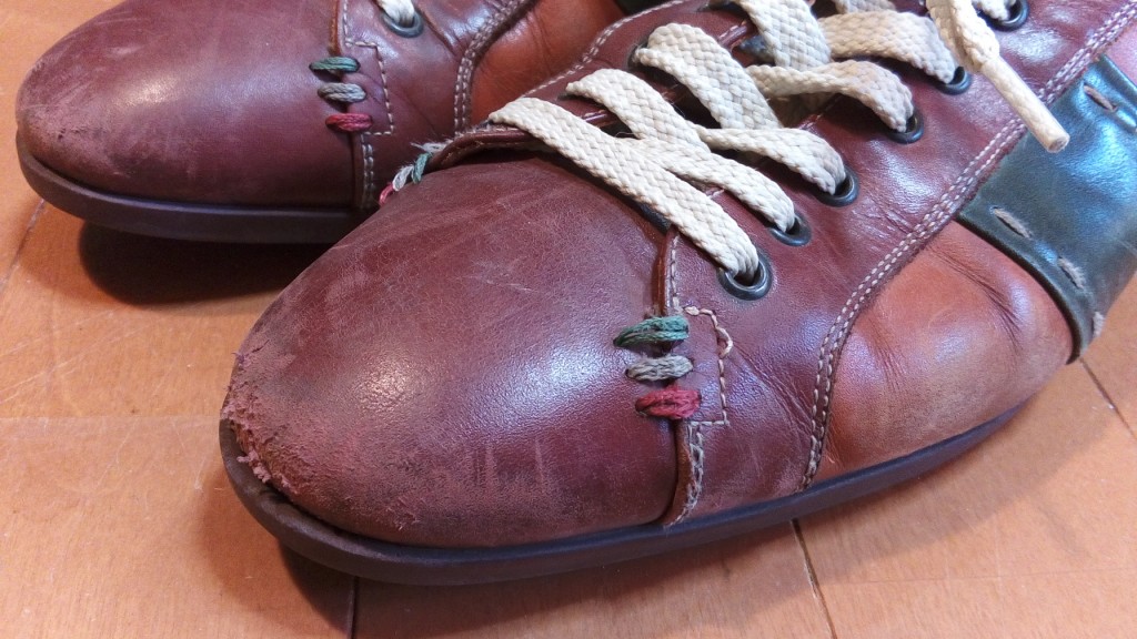 靴修理品112：レザースニーカーのアッパー補修の靴修理