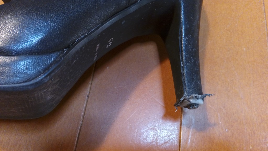 靴修理品118：レディースブーツのピンヒール交換＆革補修の靴修理