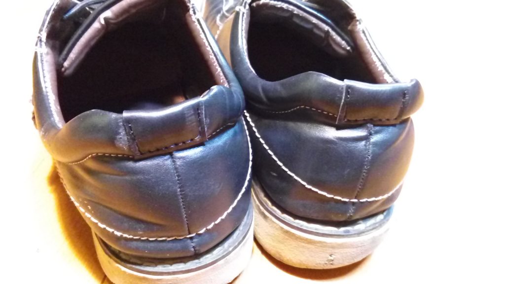 靴修理品124：メンズレザースニーカーの履き口破れの補修の靴修理