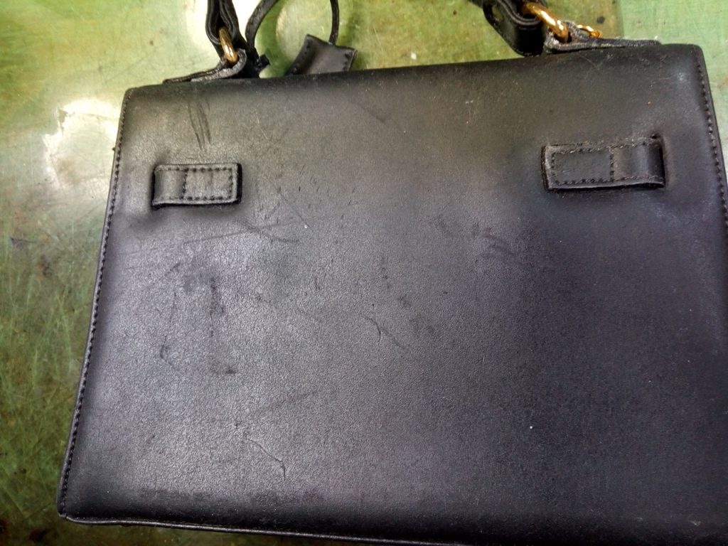 カバンの革色補修の鞄修理