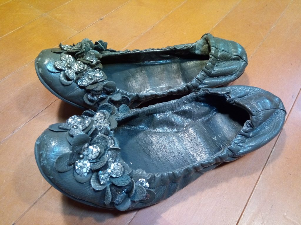レディース・バレエシューズのアッパー補修の靴修理