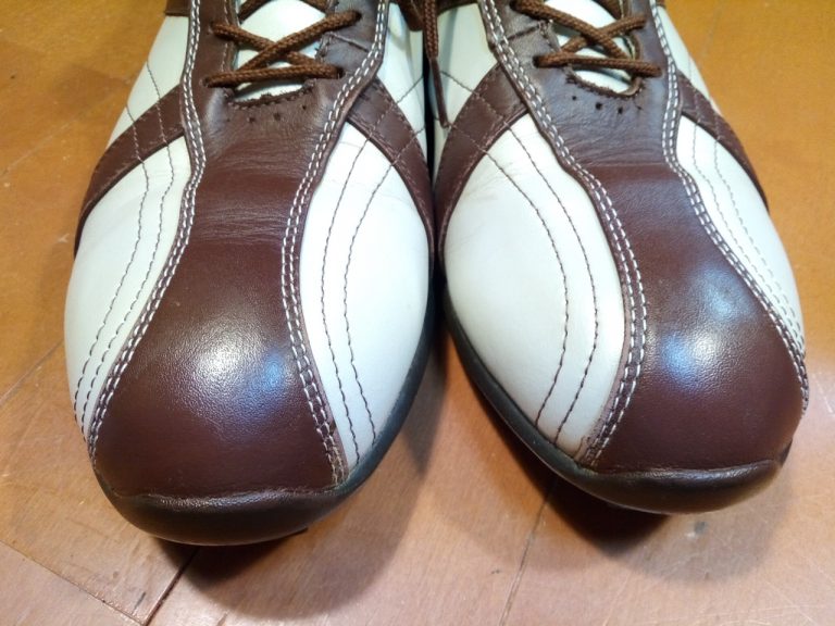 ゴルフシューズのアッパー色補修の靴修理