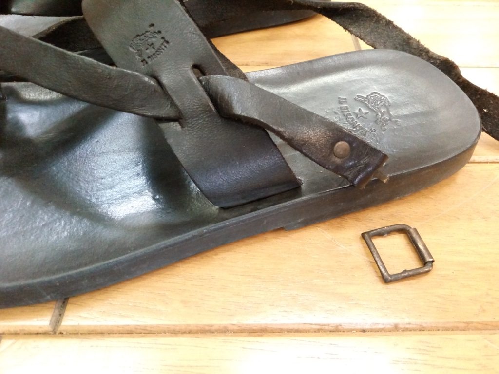 ビルケンのサンダルのソール貼りつけの靴修理