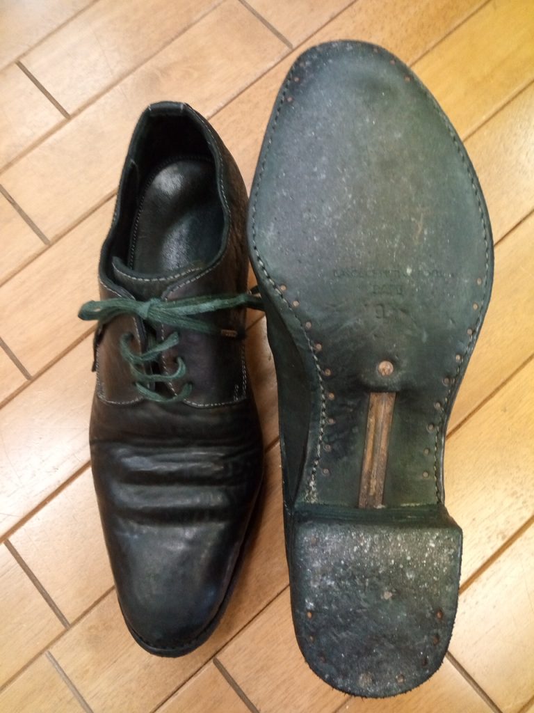 キャロル・クリスチャン・ポエルの靴のゴム半張りの靴修理