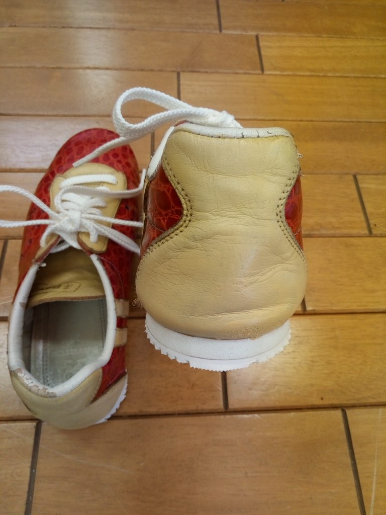 スニーカーのオールソールの靴修理