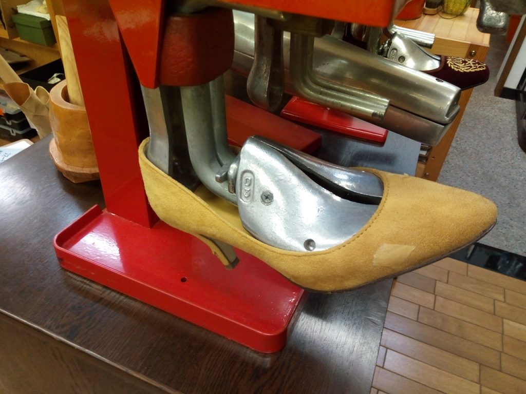 ブカブカパンプスのサイズ調整＆部分ストレッチの靴修理