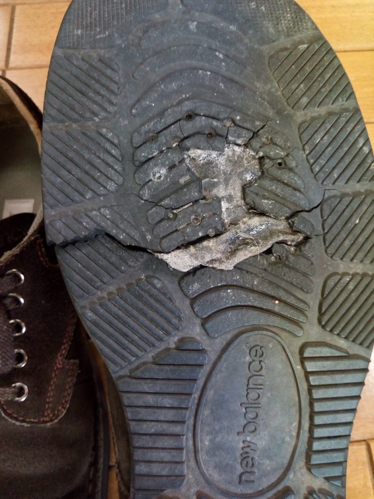 ニューバランススニーカーのソール張り替えの靴修理
