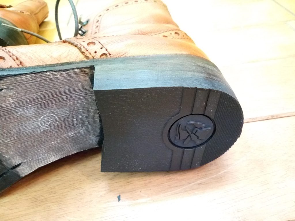 レディースブーツのトップリフト交換＆アッパーの色補修の靴修理