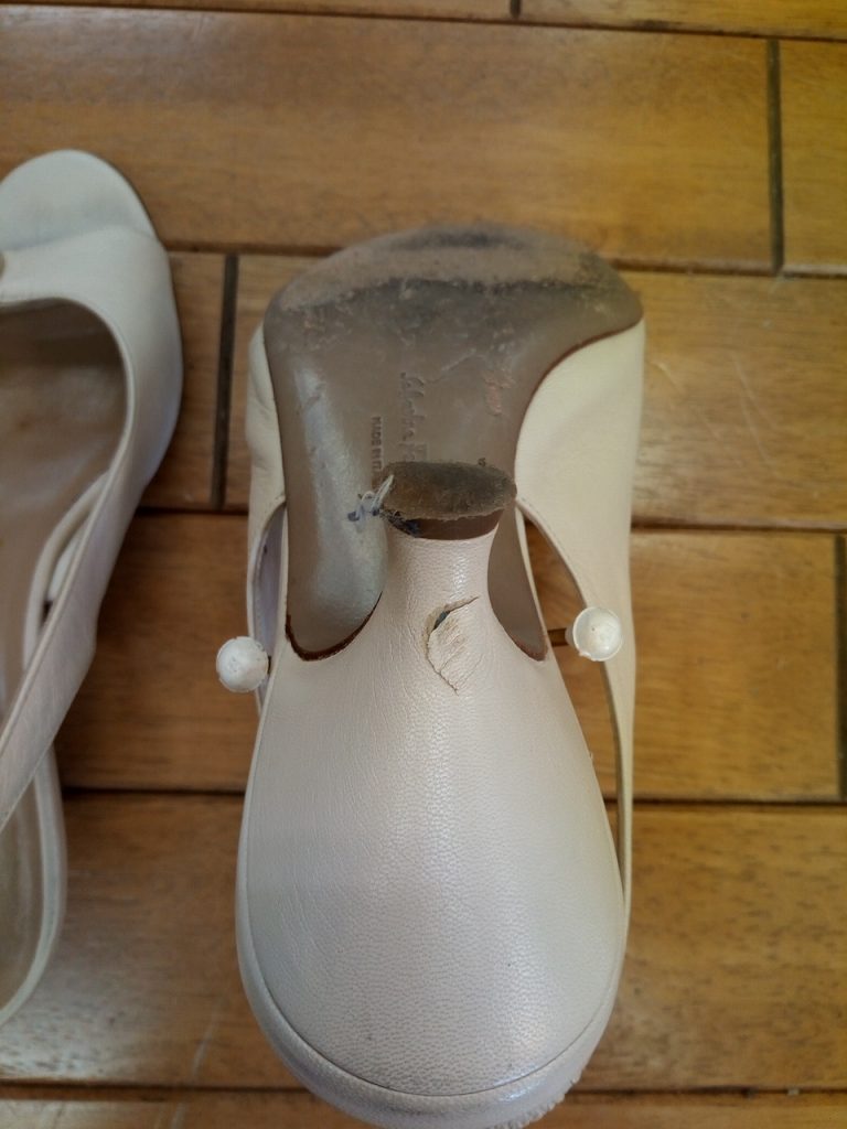 フェラガモのサンダルのヒールの革巻き交換＆インソール交換＆ゴム半張りの靴修理