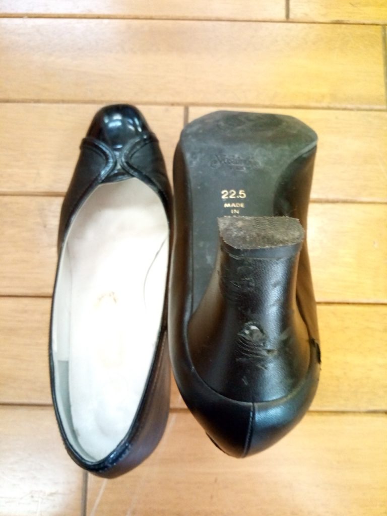 ヨシノヤのパンプスのヒール革巻き交換＆インソール交換の靴修理