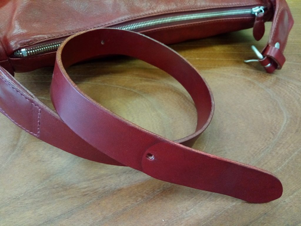 イルビゾンテのバッグの持ち手ベルト補修＆革手入れの鞄修理