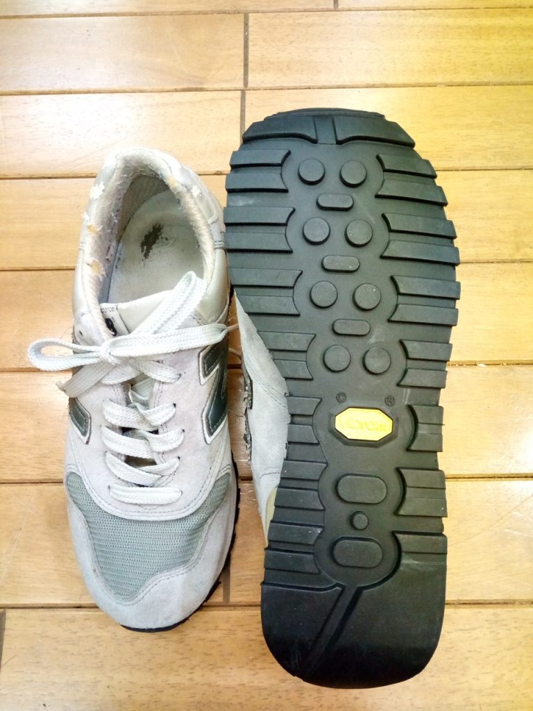 ニューバランスのスニーカーのオールソールの靴修理