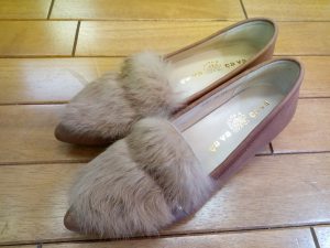 レディースのファー付きのパンプスのストレッチ