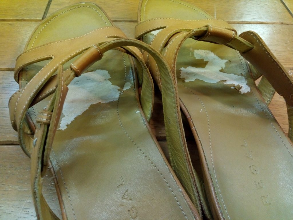 レディース・リーガルのサンダルのインソール交換の靴修理