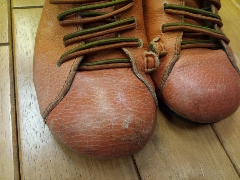 レディース・ウォーキングシューズのアッパー色補修の靴修理
