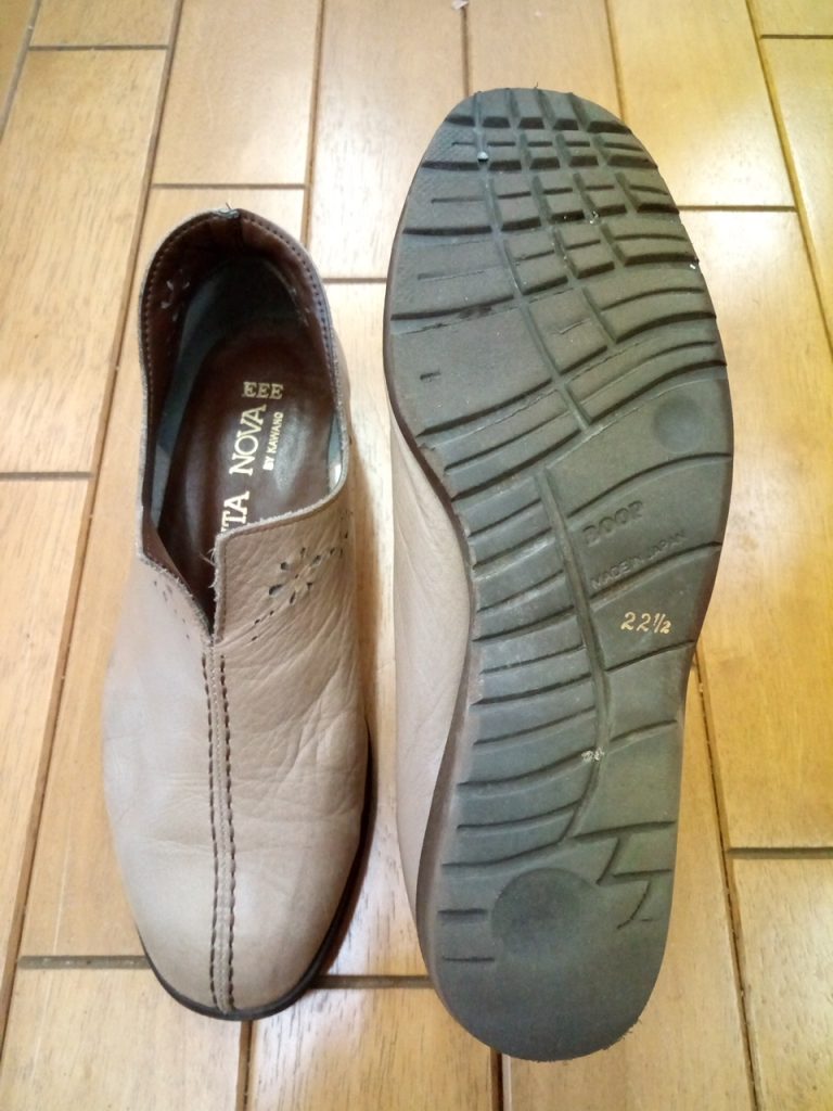 レディースシューズのかかと部分の補修の靴修理