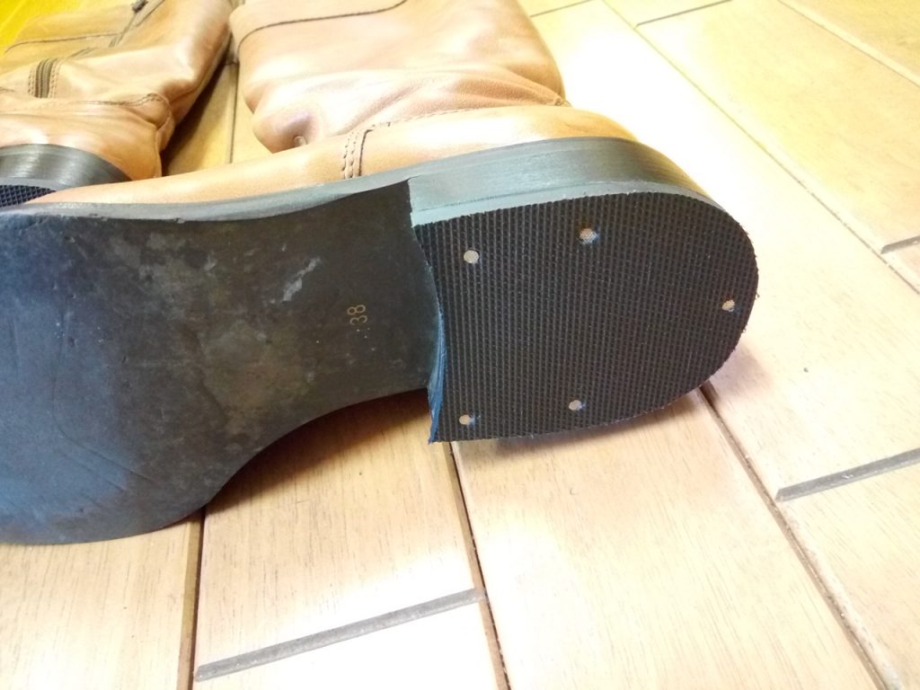 レディースのロングブーツのトップリフト交換の靴修理
