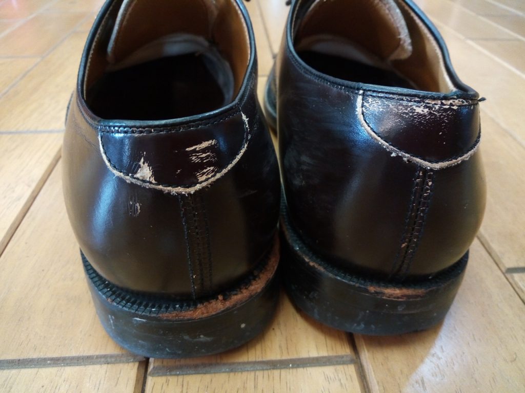 リーガルのプレーントゥのアッパーキズ補修の靴修理