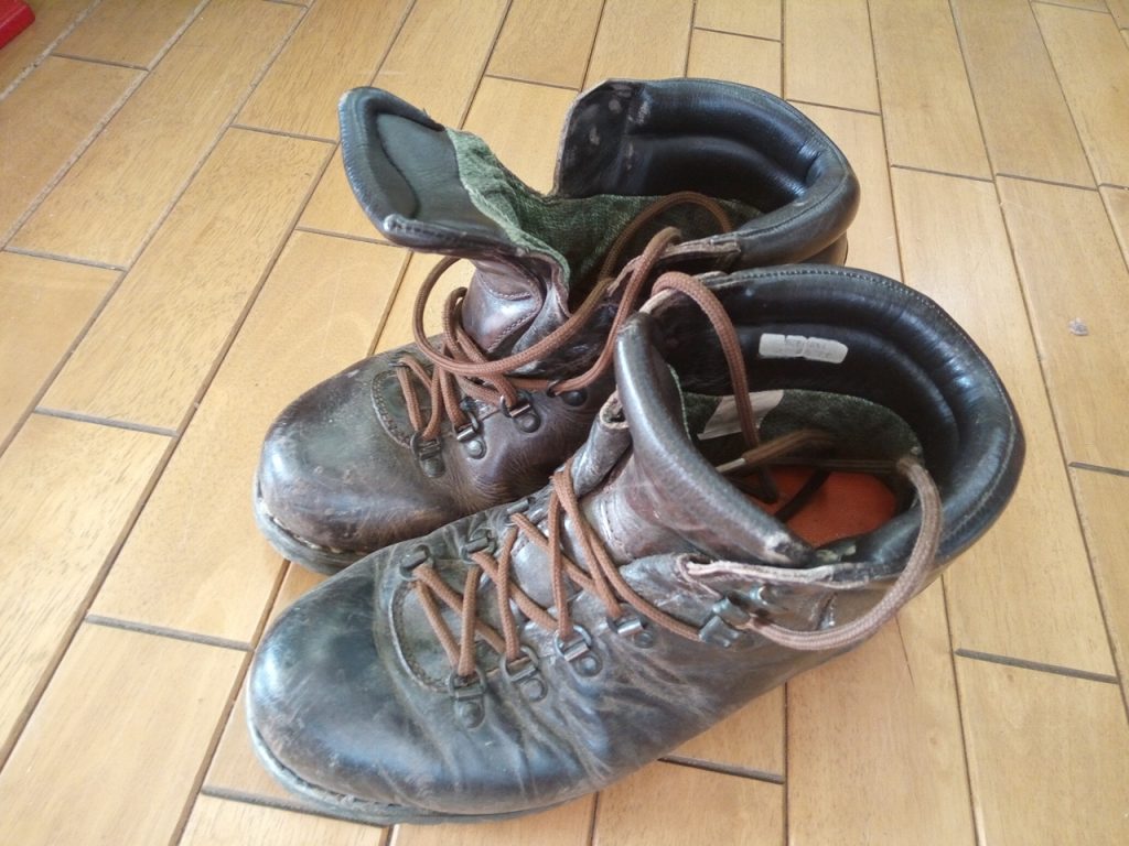 メンズ登山靴のオールソールの靴修理