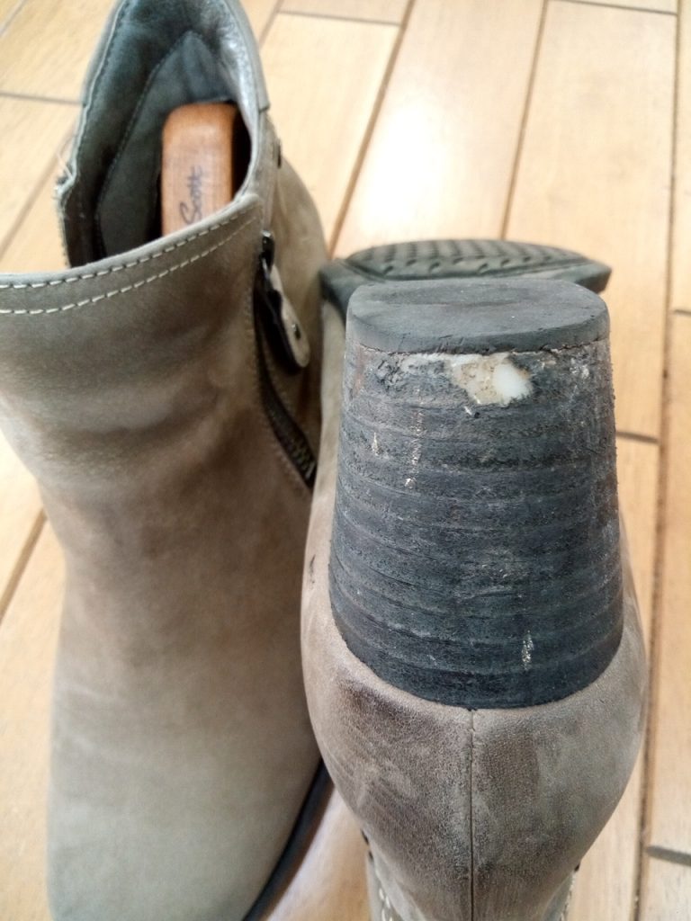 レディース・ブーツの革巻きヒールの補修の靴修理