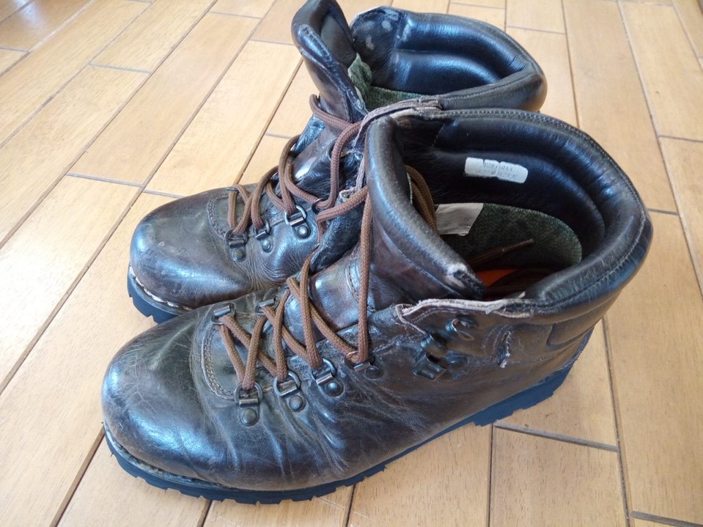 メンズ登山靴のオールソールの靴修理