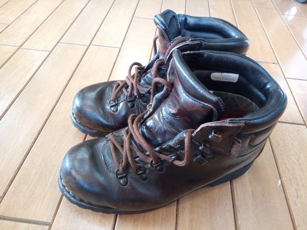 レディース登山靴のオールソールの靴修理