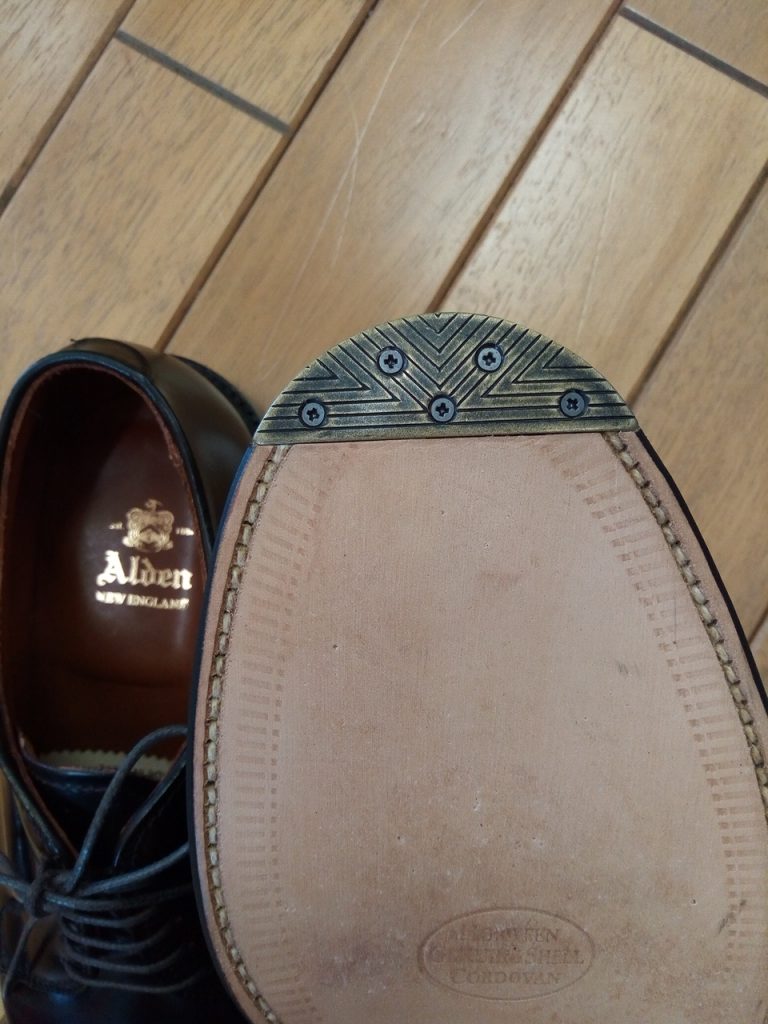 オールデンのコードバン靴のトゥスチール取付の靴修理