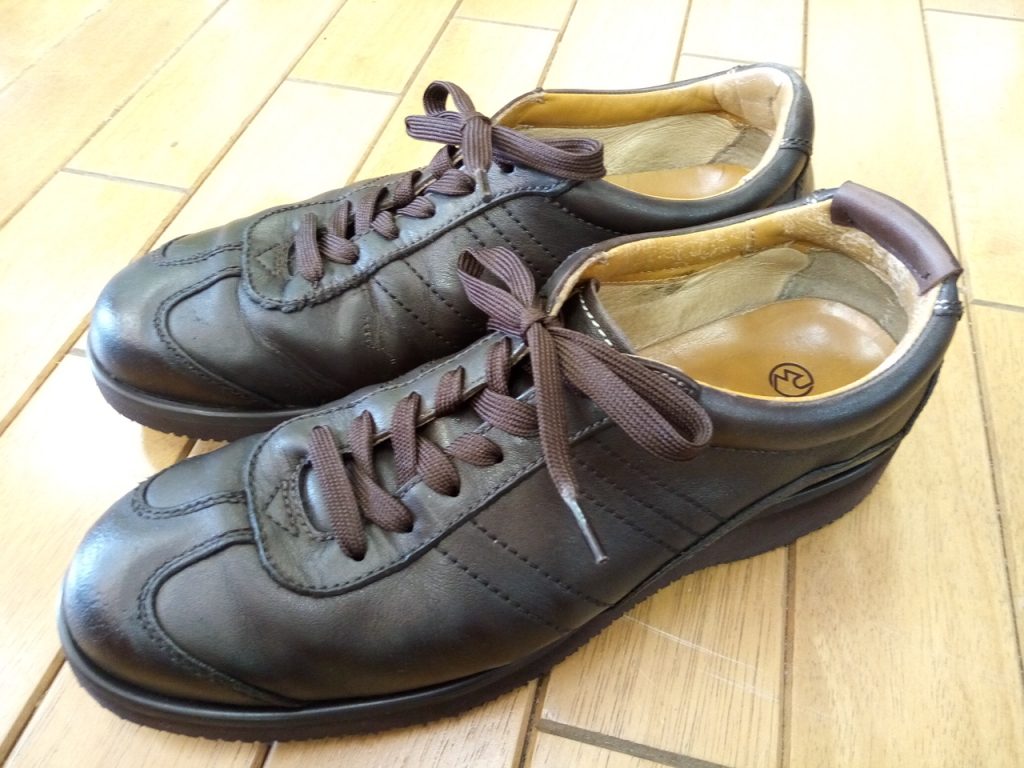 メンズ・リーガルのレザースニーカーのオールソールソール＆アッパー補修の靴修理