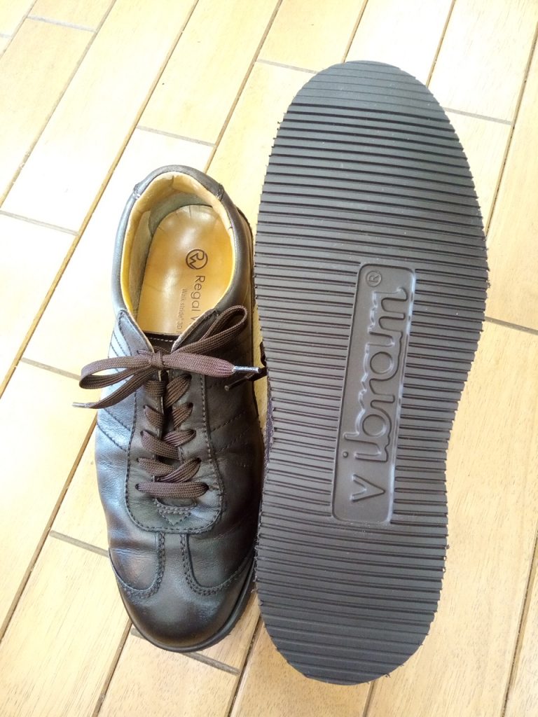 メンズ・リーガルのレザースニーカーのオールソールソール＆アッパー補修の靴修理